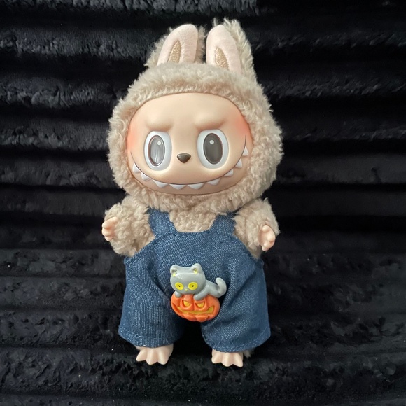 Labubu Outfit - Picture 1 of 2